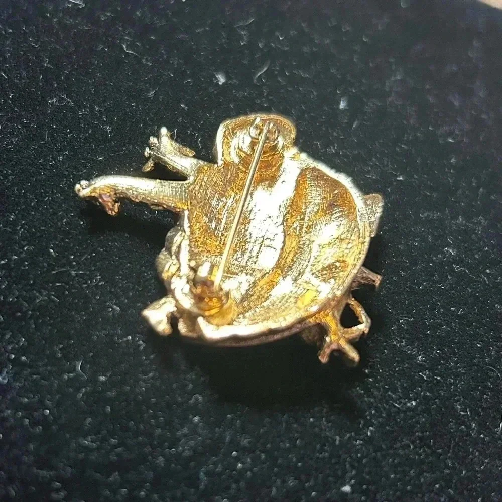 Angelic‎ brooches set